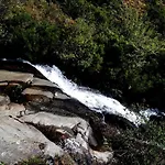 Homestay Chez Louise: Onde A Serra Beija O Ceu Lousa (Coimbra)