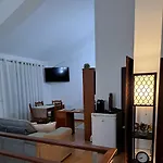 Chez Louise: Onde A Serra Beija O Ceu Homestay Lousa (Coimbra)