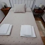Homestay Chez Louise: Onde A Serra Beija O Ceu Lousa (Coimbra)