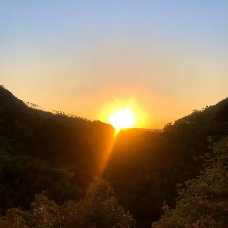 Chez Louise: Onde A Serra Beija O Céu Lousã