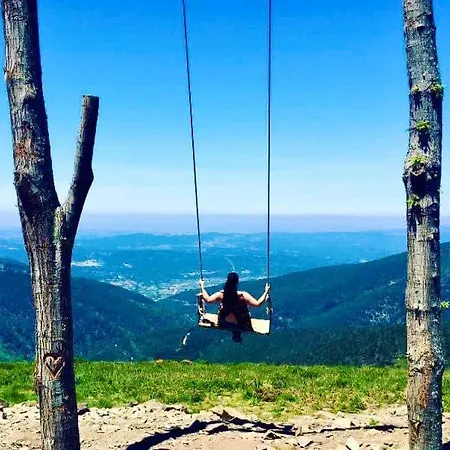 Chez Louise: Onde A Serra Beija O Ceu * Луса