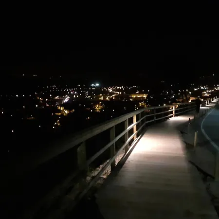 Chez Louise: Onde A Serra Beija O Ceu 로우사