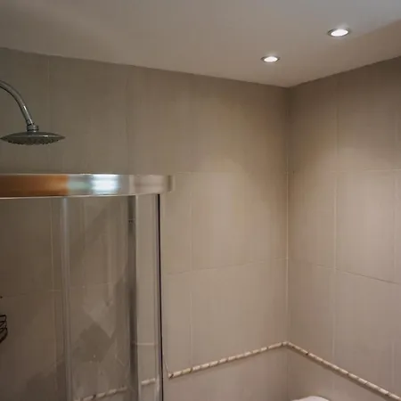 Chez Louise: Onde A Serra Beija O Céu