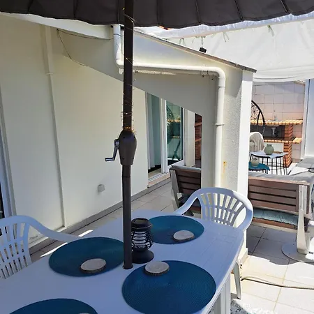 Chez Louise: Onde A Serra Beija O Ceu Homestay