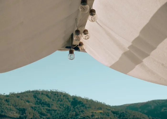 Chez Louise: Onde A Serra Beija O Ceu